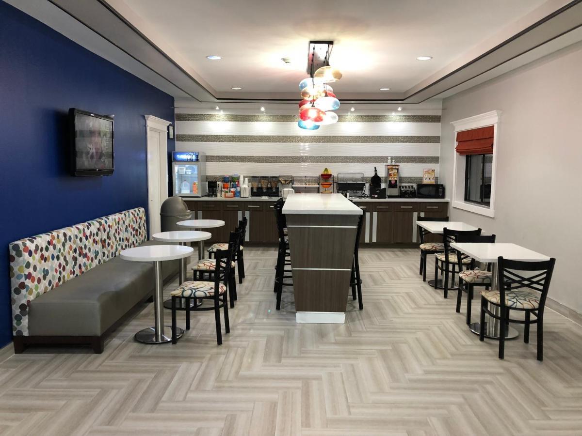 Executive Inn And Suites Joaquin Екстер'єр фото