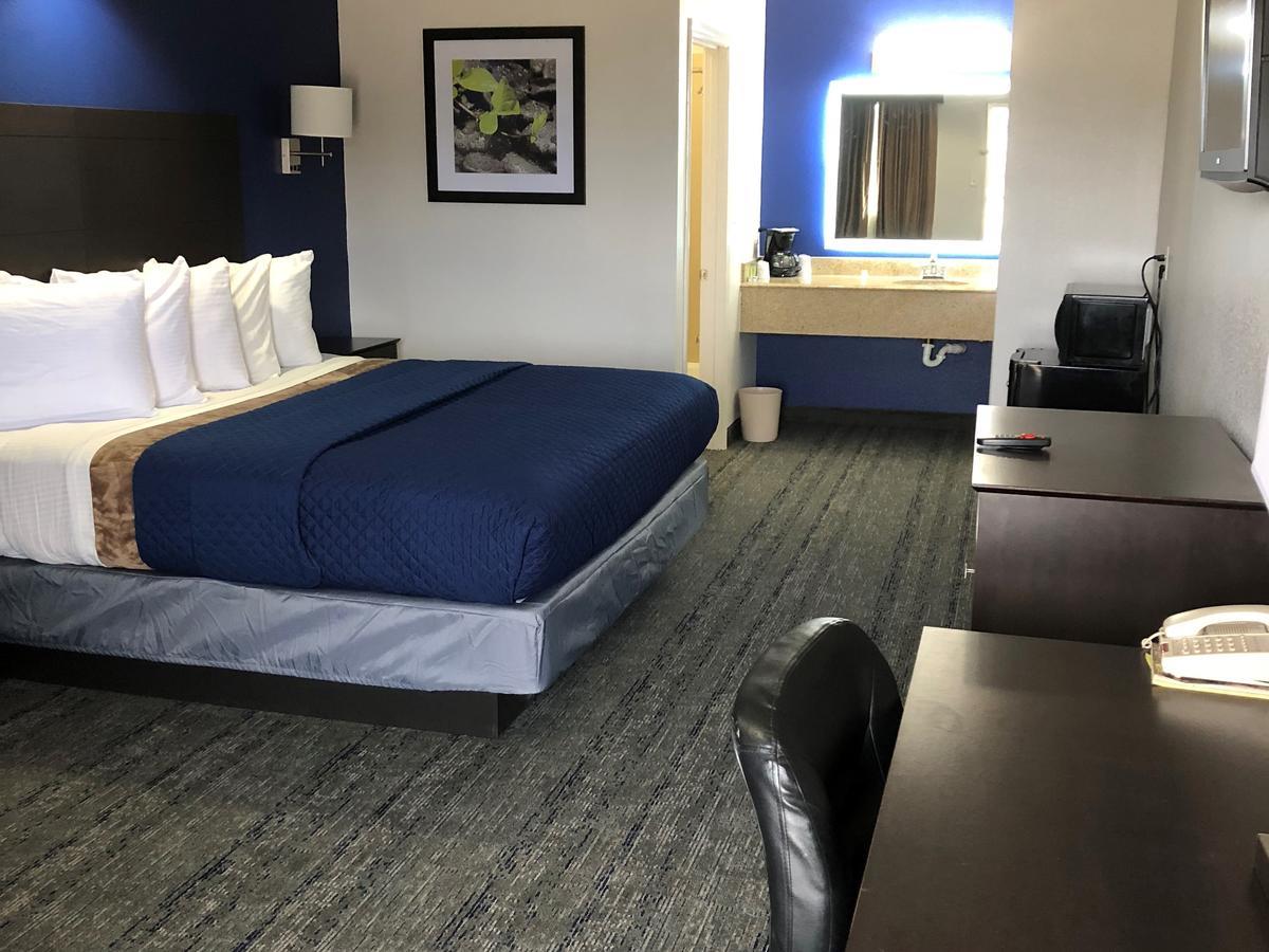 Executive Inn And Suites Joaquin Екстер'єр фото