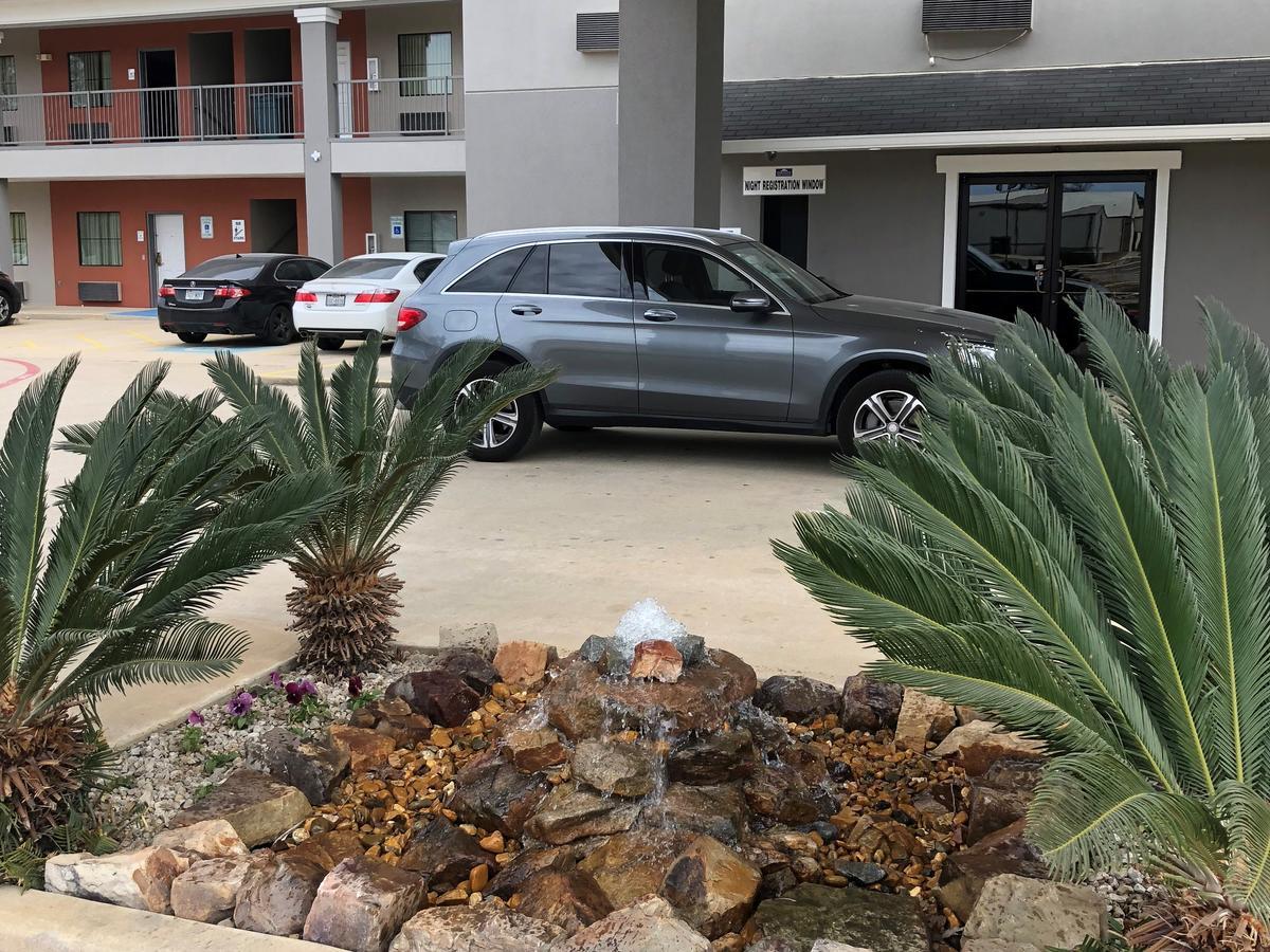 Executive Inn And Suites Joaquin Екстер'єр фото
