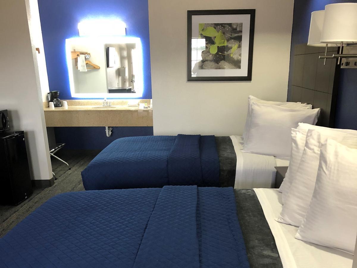 Executive Inn And Suites Joaquin Екстер'єр фото